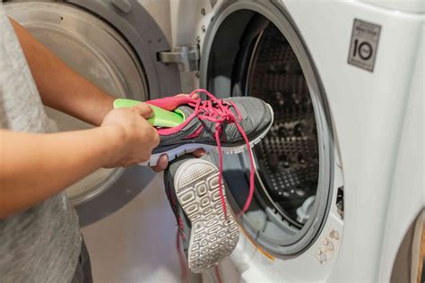 best way to wash shoes in washing machine.